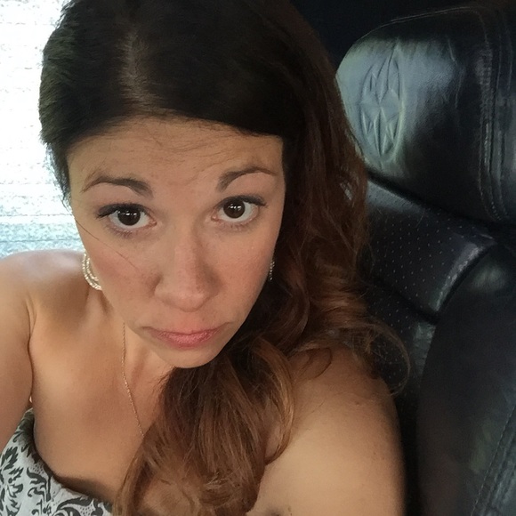 Meet your Posher, Nicole - Picture 2 of 2